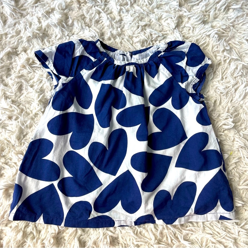 Primary Navy heart lined top Size 2